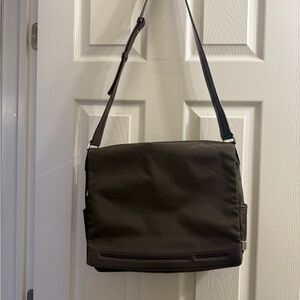 Tumi Brown Vista Messenger Bag - Sleek Shoulder Carry